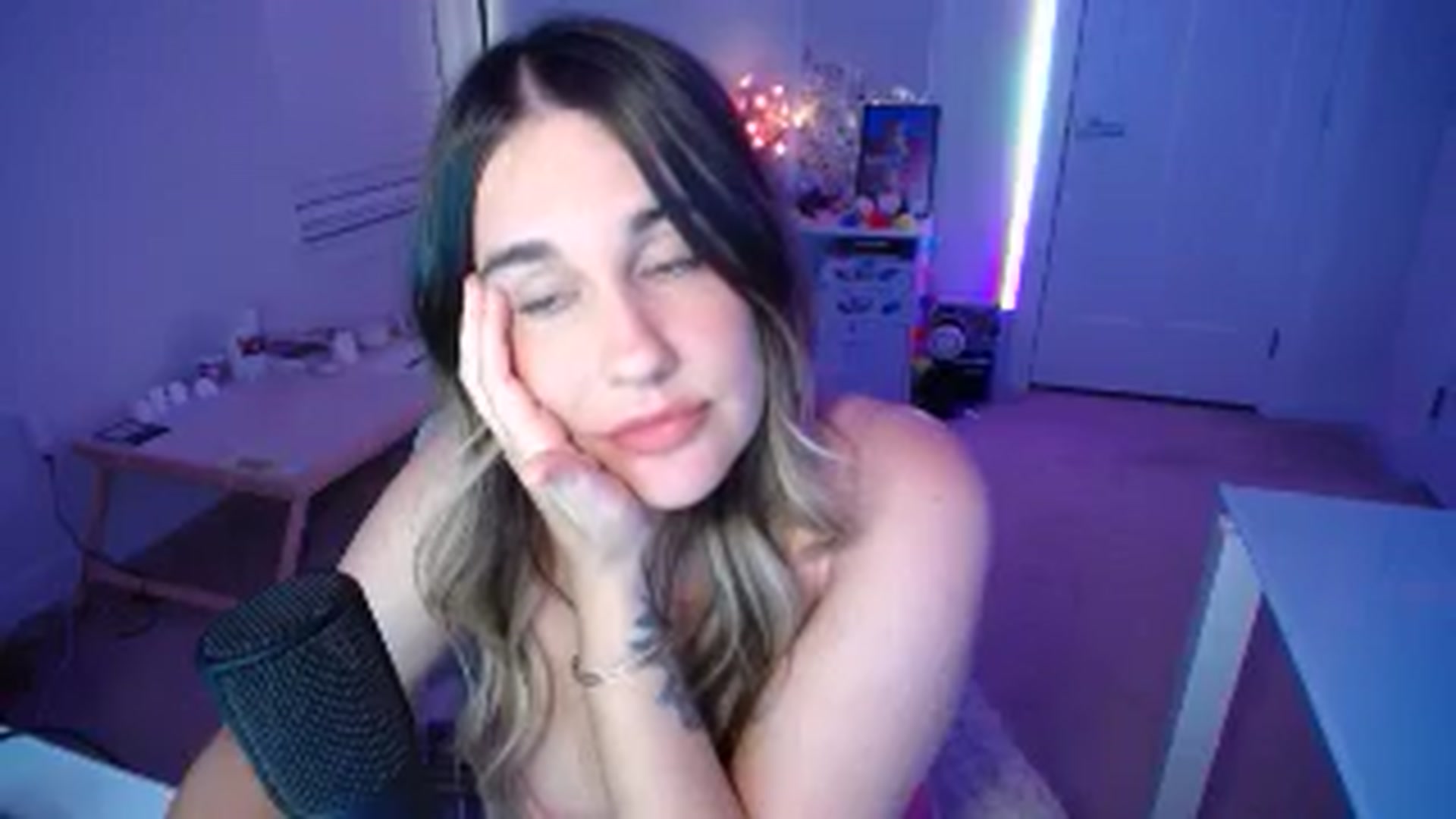 Gallery image thumbnail from Scout's myfreecams stream on, 09/18/2025, 02:13 image 13 of 20