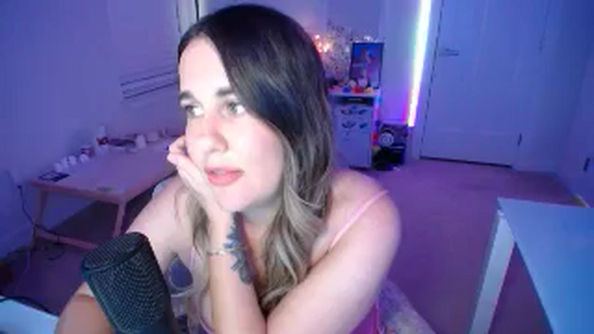 Gallery image thumbnail from Scout's myfreecams stream on, 09/18/2025, 02:13 image 16 of 20