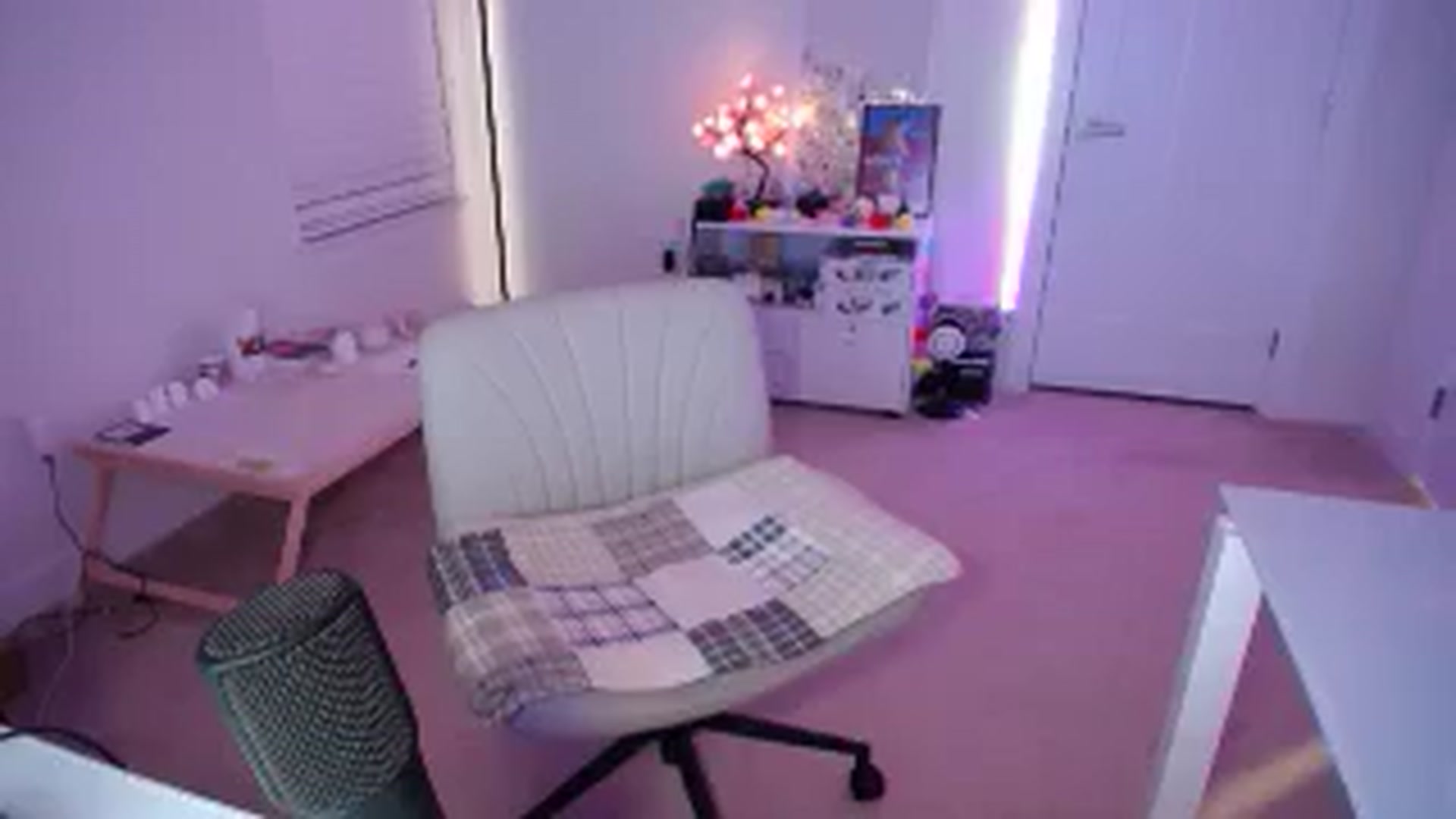Gallery image thumbnail from Scout's myfreecams stream on, 09/18/2025, 02:13 image 15 of 20