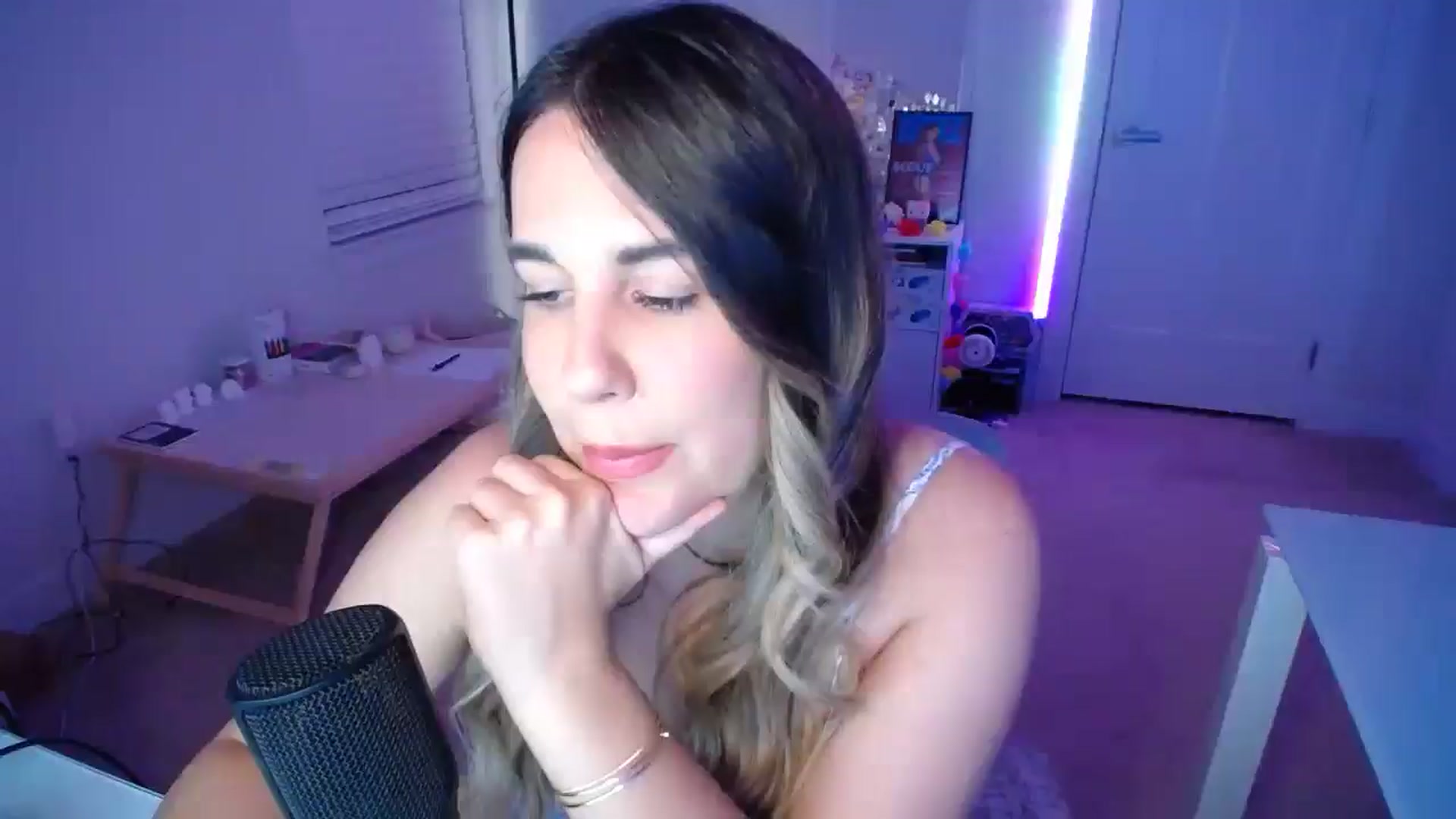 Gallery image thumbnail from Scout's myfreecams stream on, 09/20/2025, 02:33 image 1 of 20
