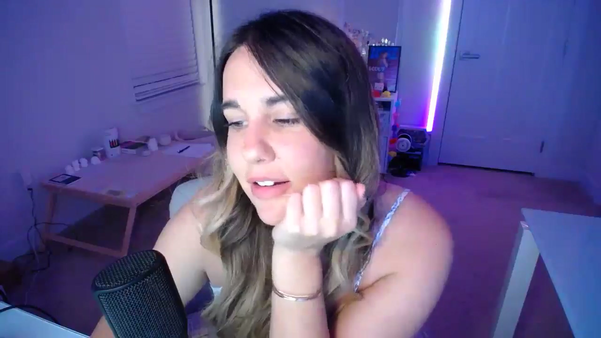 Gallery image thumbnail from Scout's myfreecams stream on, 09/20/2025, 02:33 image 17 of 20