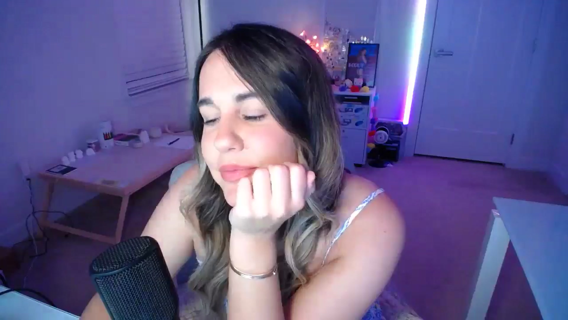 Gallery image thumbnail from Scout's myfreecams stream on, 09/20/2025, 02:33 image 11 of 20