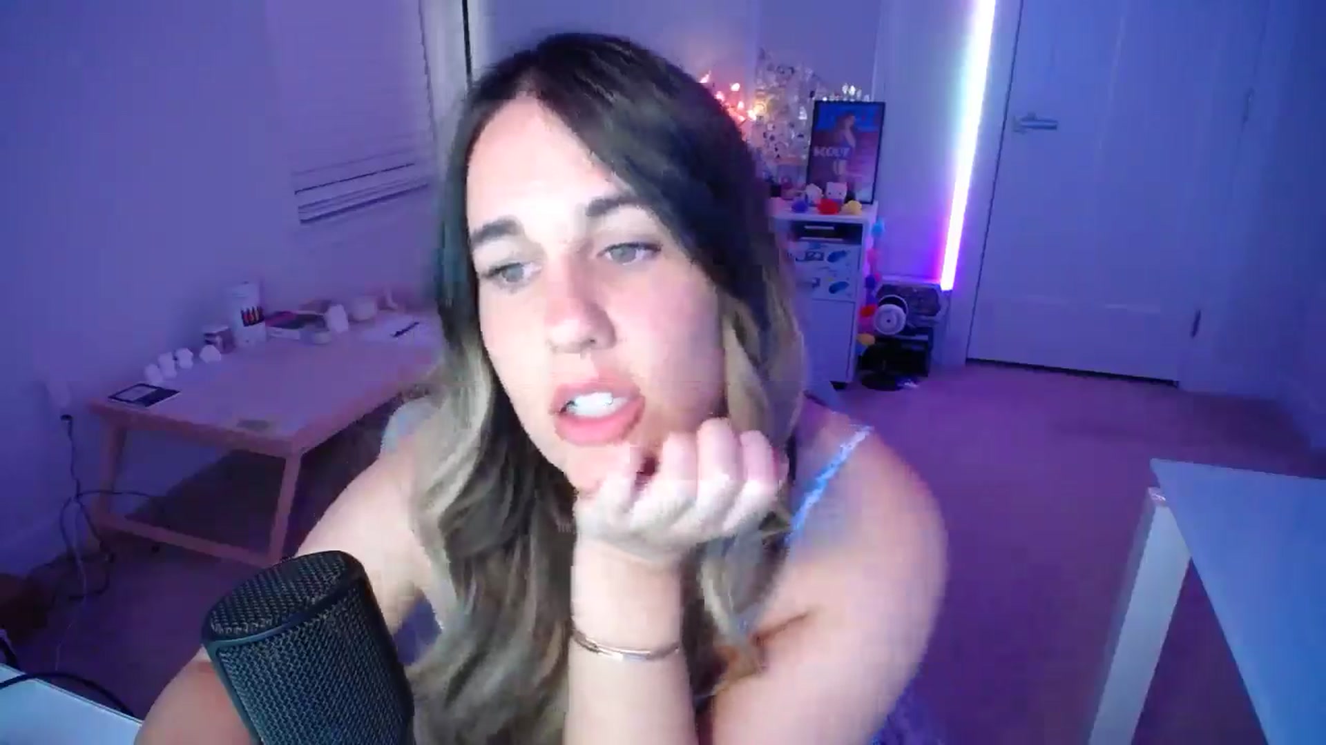 Gallery image thumbnail from Scout's myfreecams stream on, 09/20/2025, 02:33 image 16 of 20