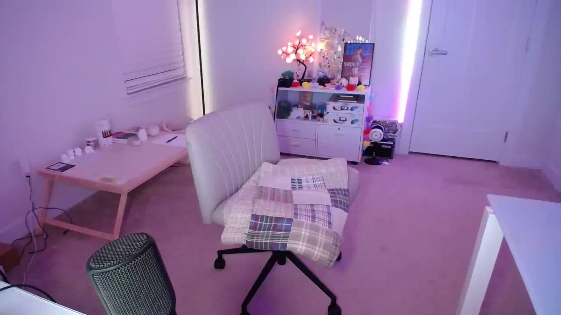 Gallery image thumbnail from Scout's myfreecams stream on, 09/20/2025, 02:33 image 13 of 20