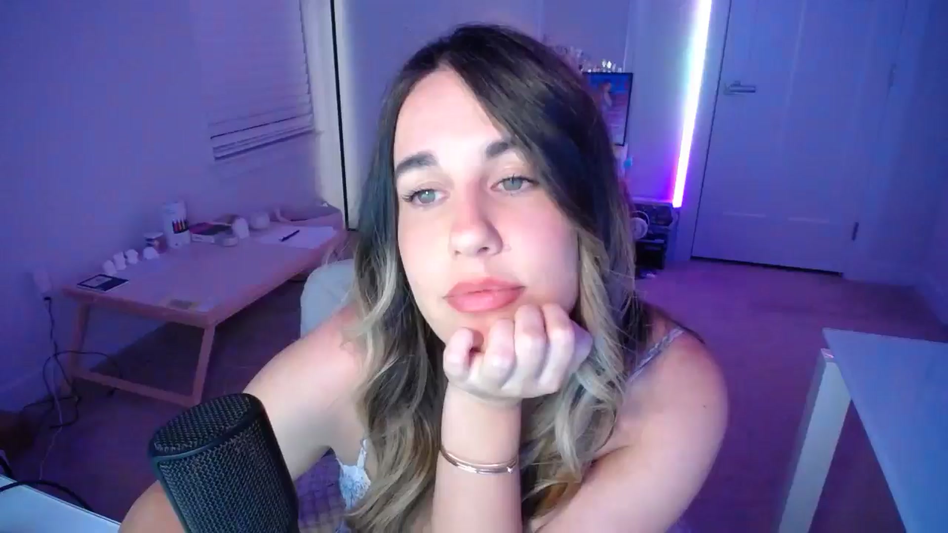 Gallery image thumbnail from Scout's myfreecams stream on, 09/20/2025, 02:33 image 3 of 20