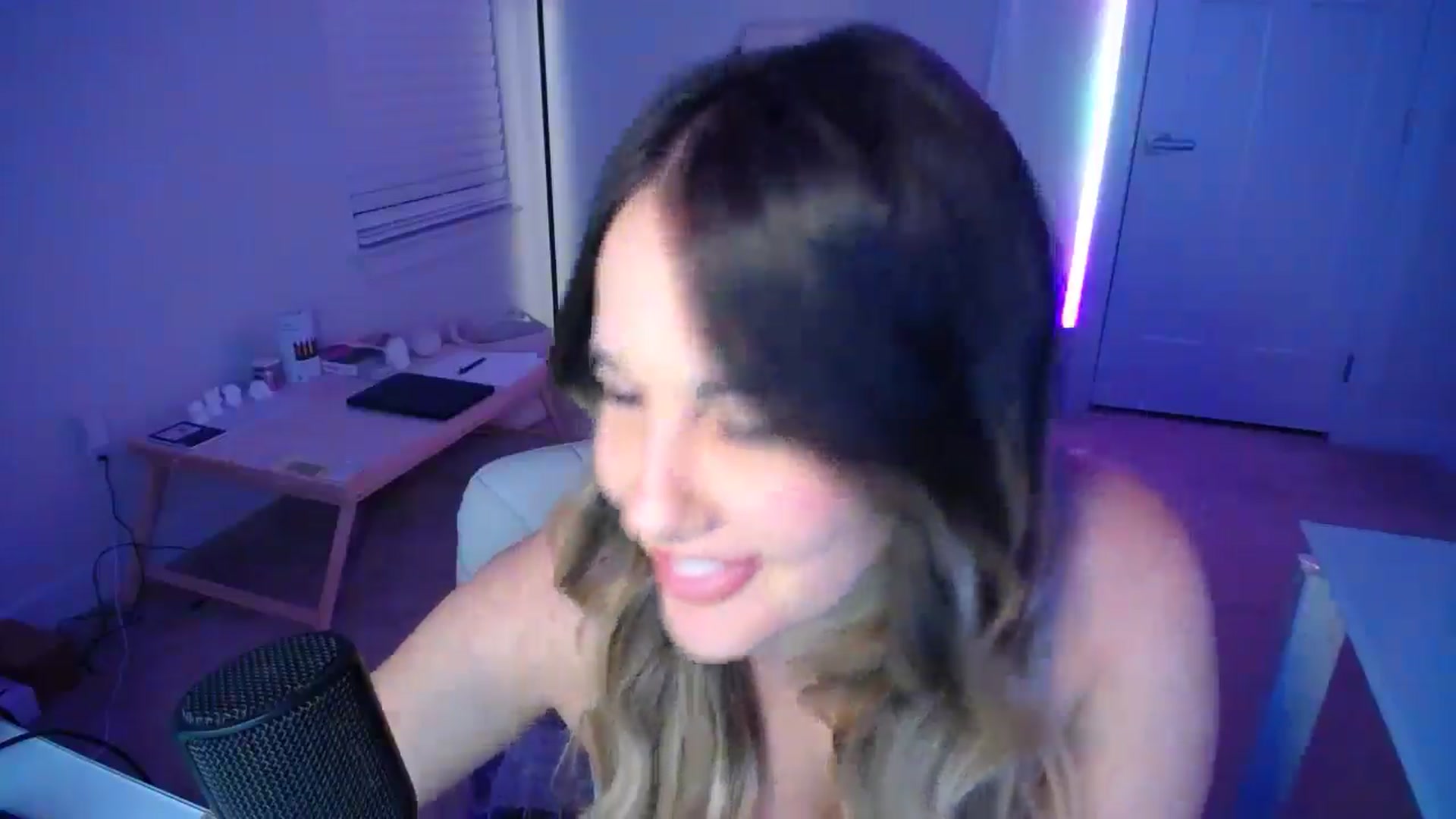 Gallery image thumbnail from Scout's myfreecams stream on, 09/27/2025, 01:43 image 15 of 20