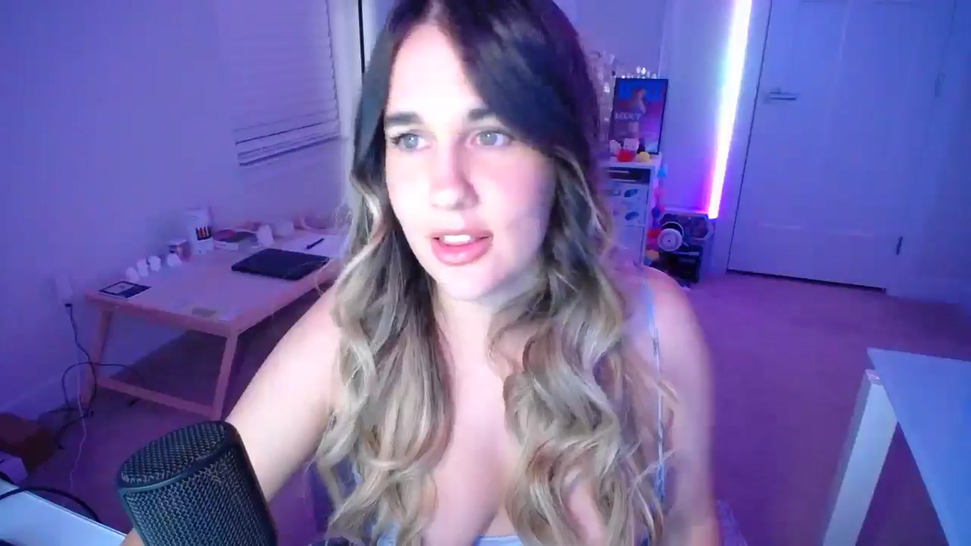 Gallery image thumbnail from Scout's myfreecams stream on, 09/27/2025, 01:43 image 11 of 20