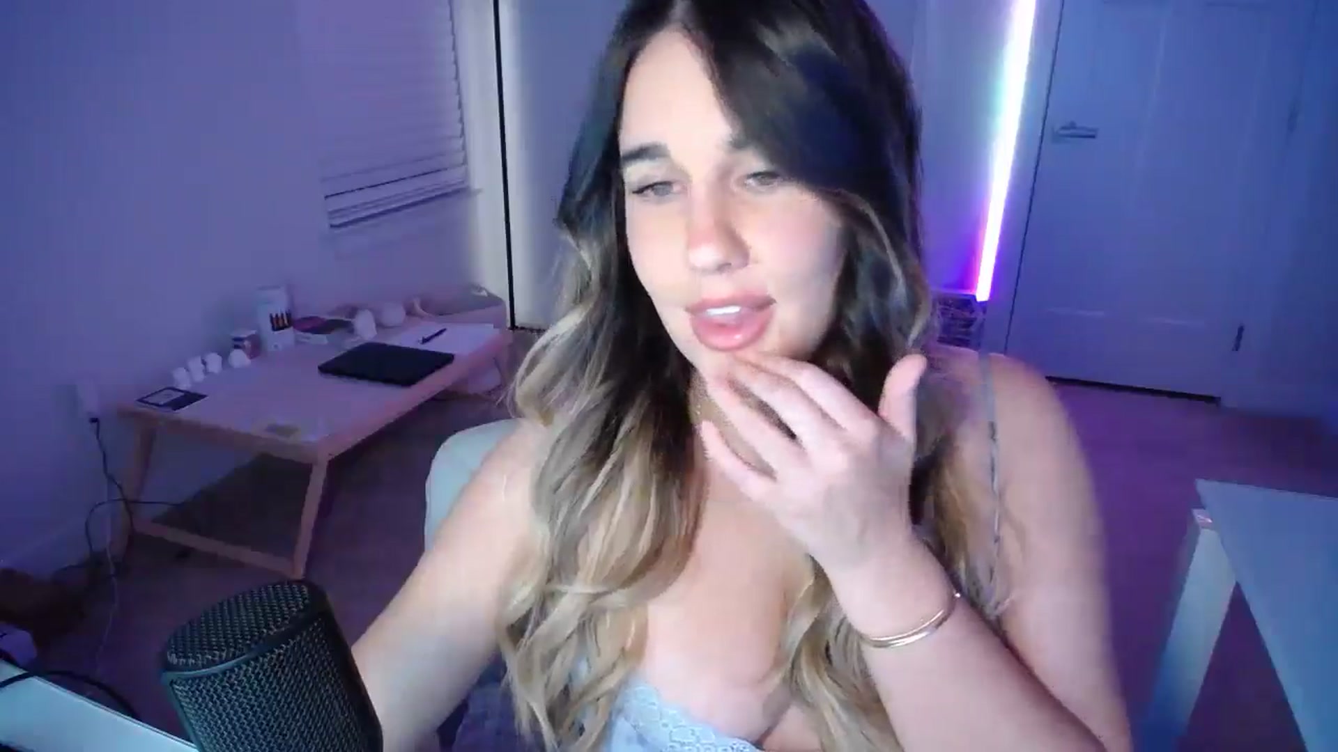 Gallery image thumbnail from Scout's myfreecams stream on, 09/27/2025, 01:43 image 5 of 20