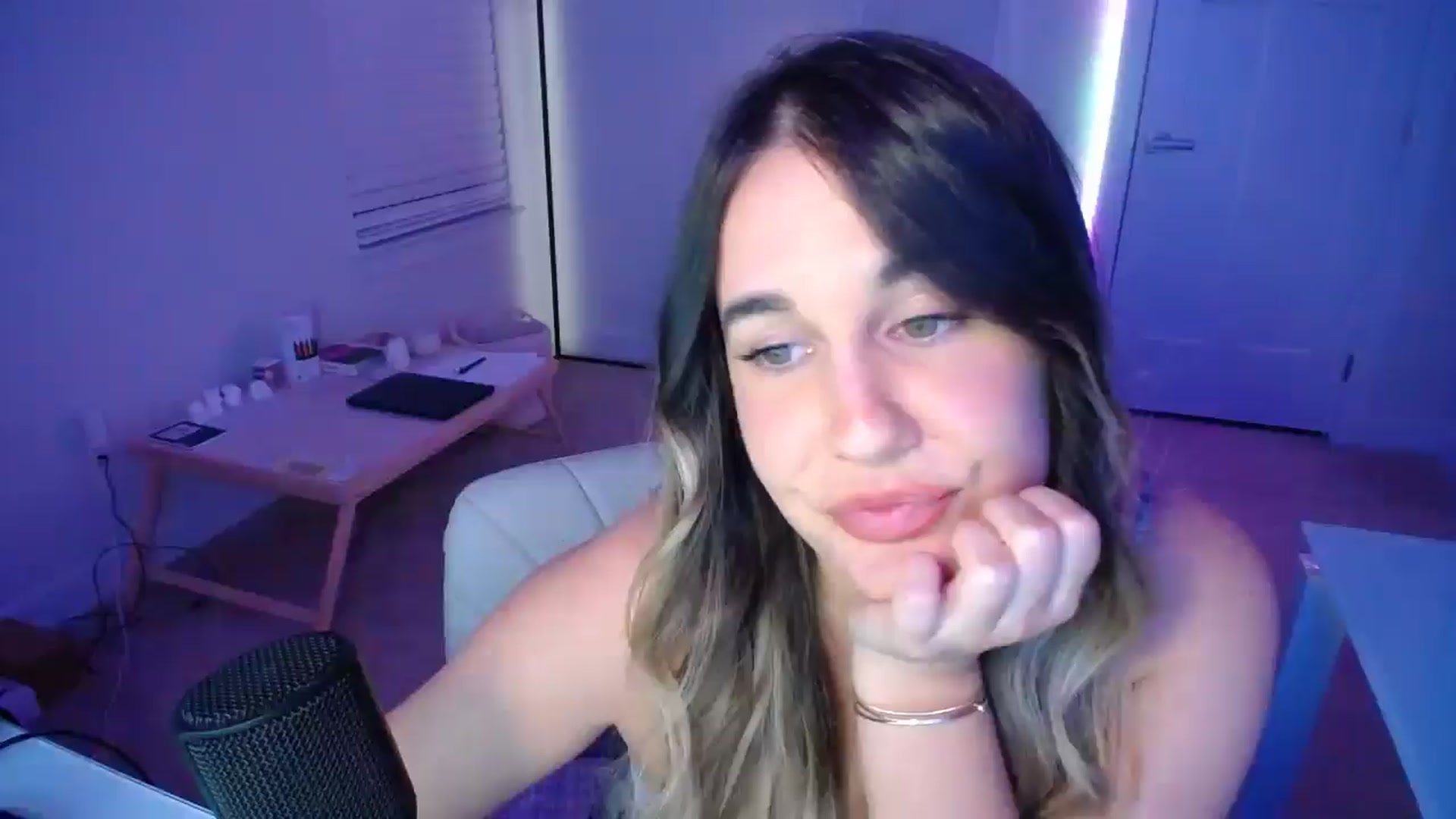 Gallery image thumbnail from Scout's myfreecams stream on, 09/27/2025, 01:43 image 7 of 20