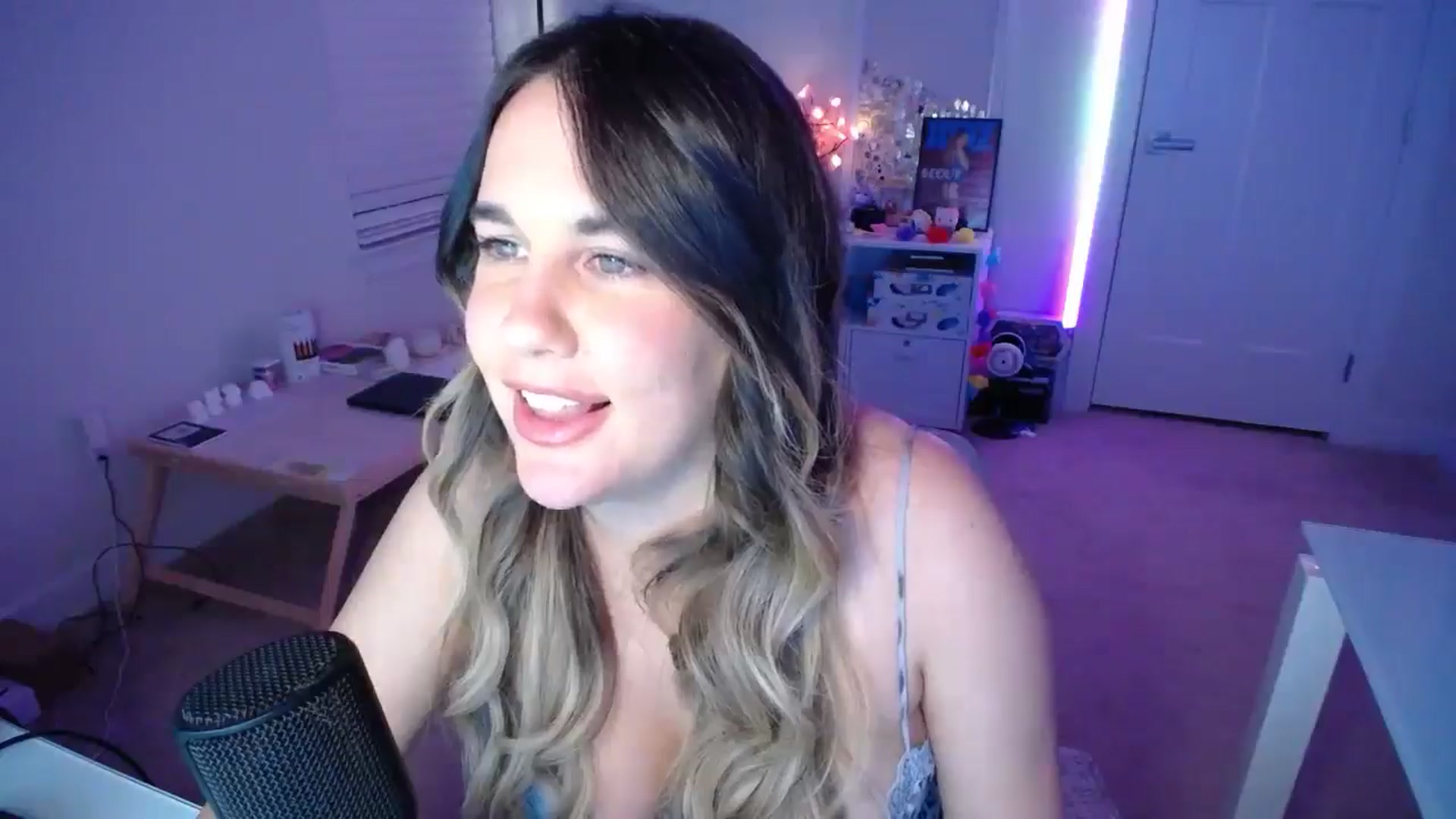 Gallery image thumbnail from Scout's myfreecams stream on, 09/27/2025, 01:43 image 14 of 20