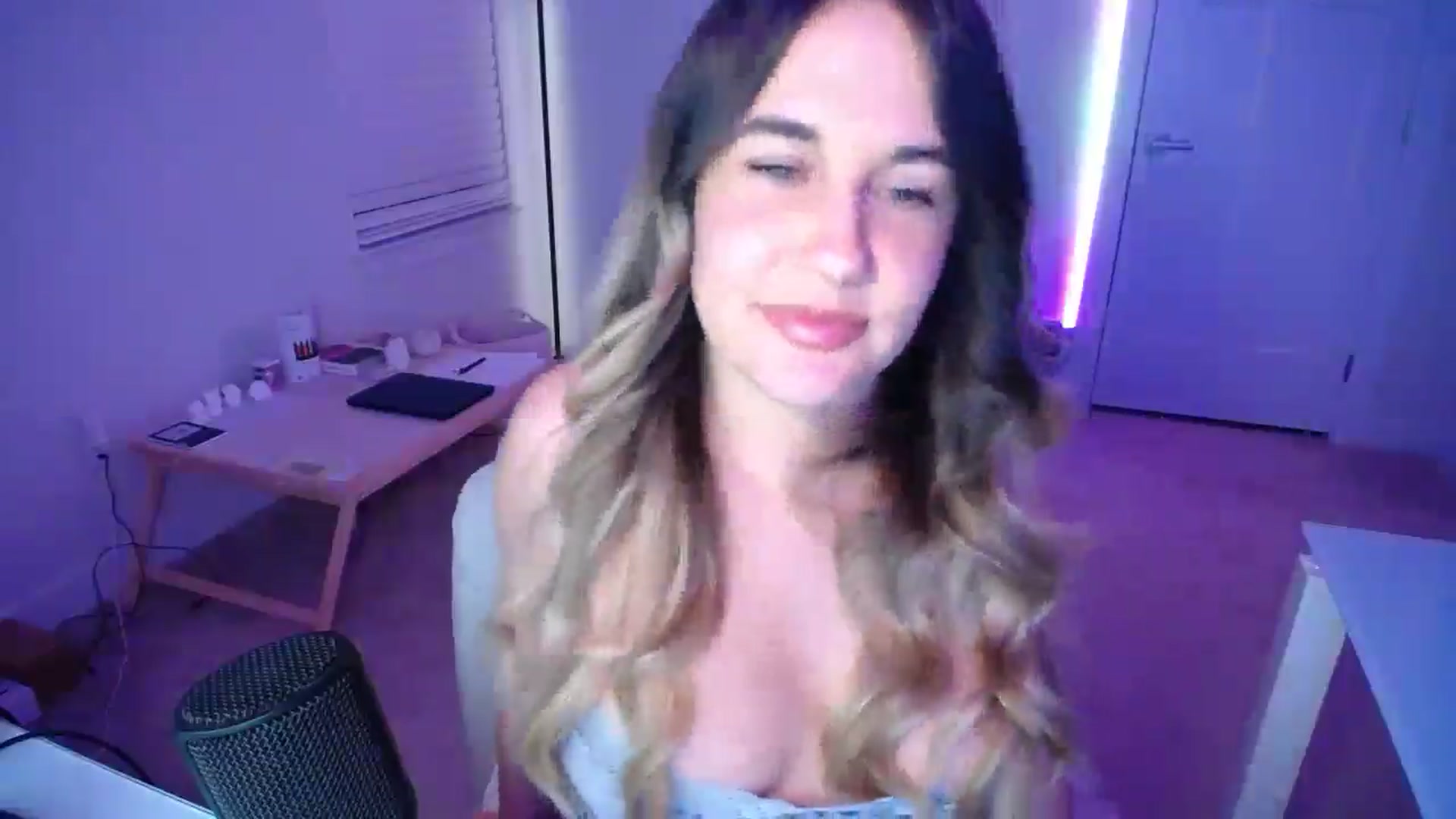 Gallery image thumbnail from Scout's myfreecams stream on, 09/27/2025, 01:43 image 16 of 20