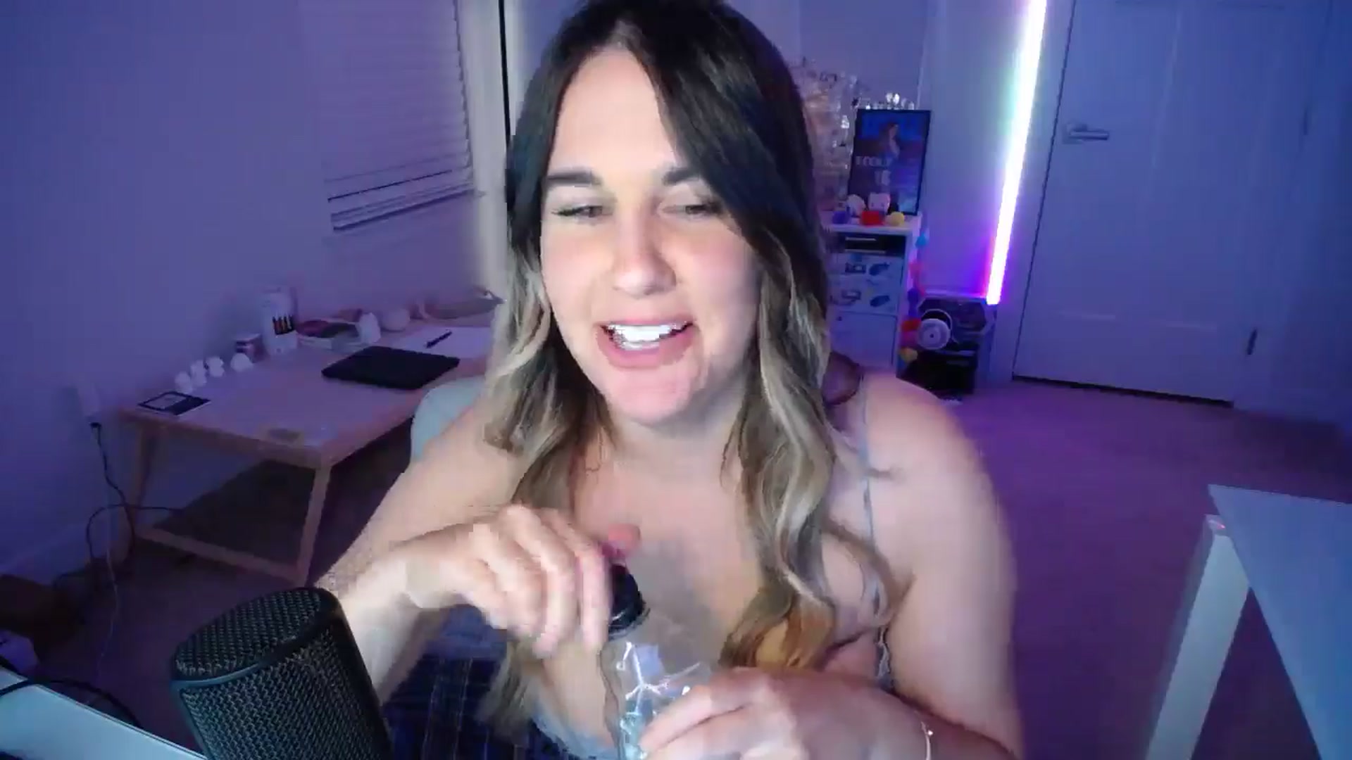 Gallery image thumbnail from Scout's myfreecams stream on, 09/27/2025, 02:44 image 6 of 20