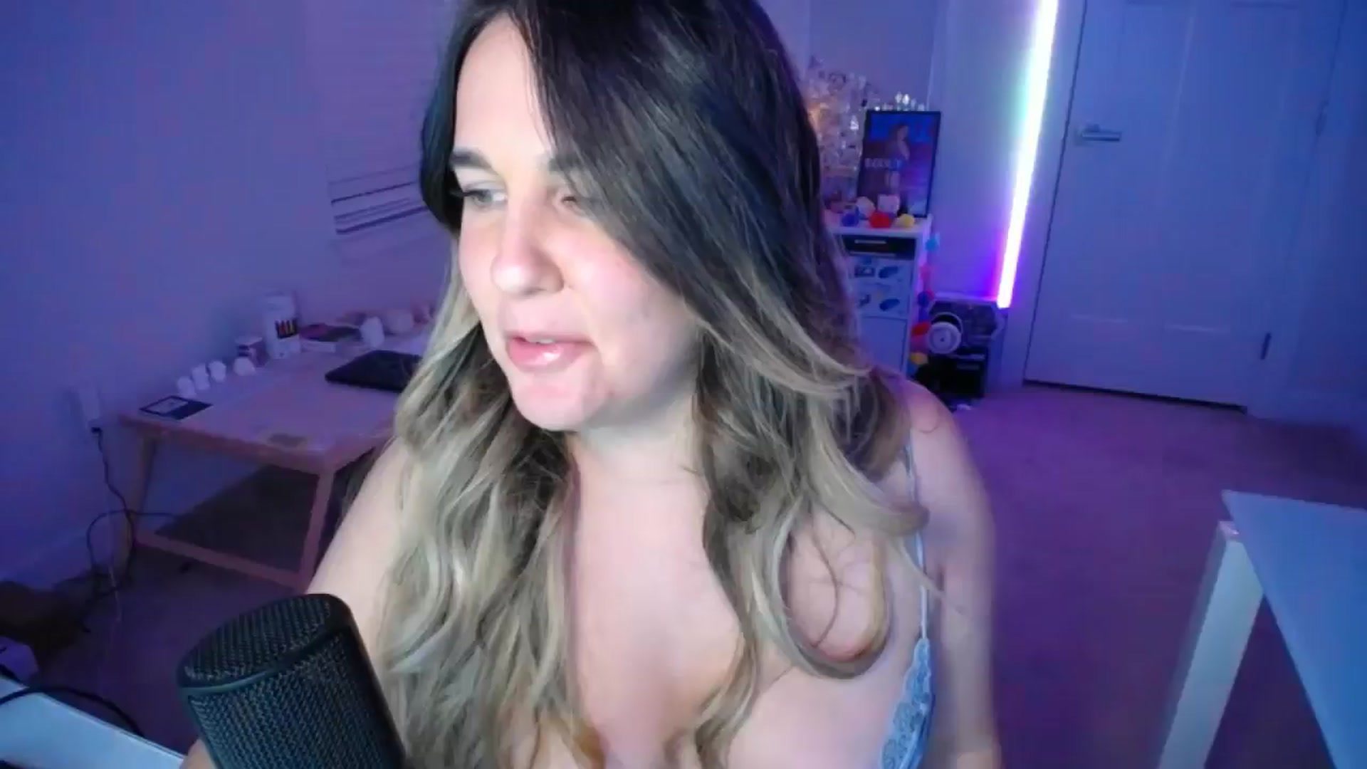Gallery image thumbnail from Scout's myfreecams stream on, 09/27/2025, 03:56 image 1 of 20