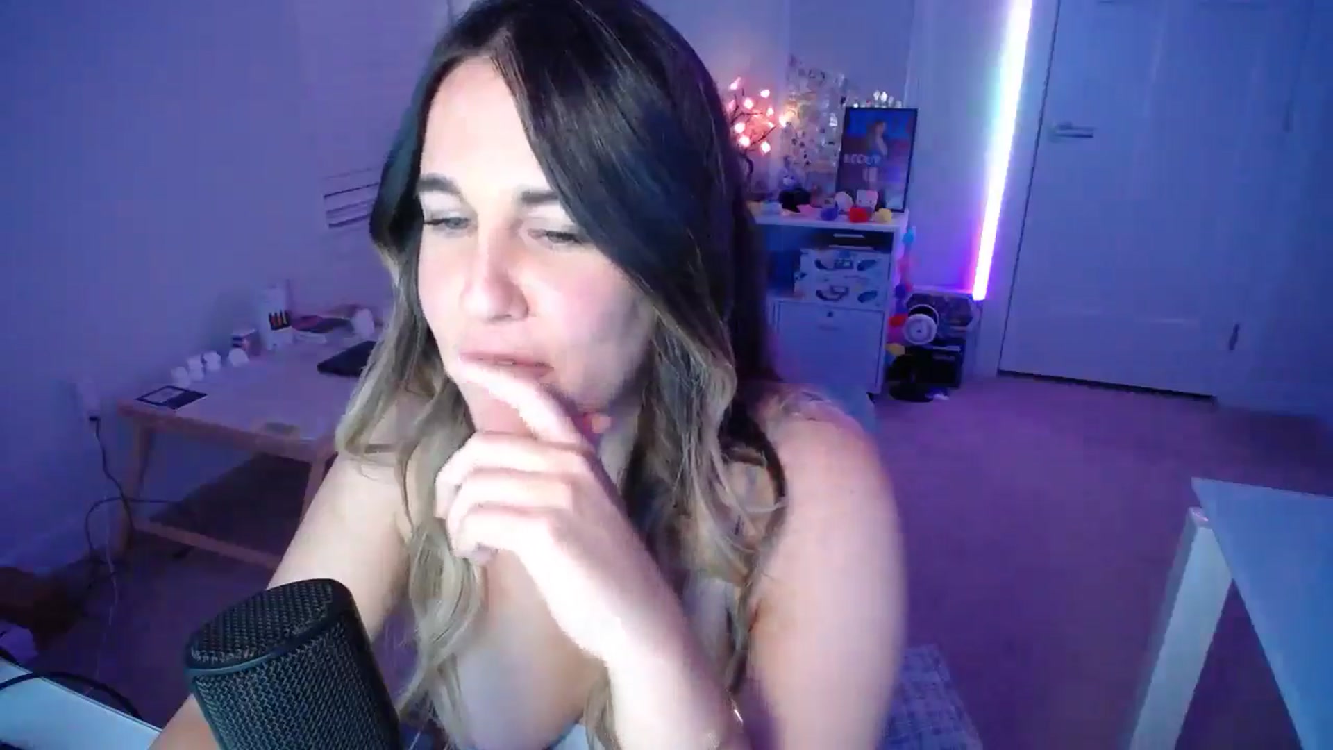 Gallery image thumbnail from Scout's myfreecams stream on, 09/27/2025, 03:56 image 8 of 20