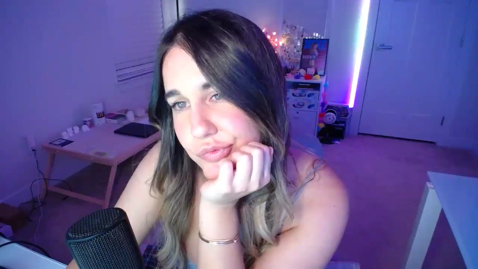 Gallery image thumbnail from Scout's myfreecams stream on, 09/27/2025, 03:56 image 6 of 20