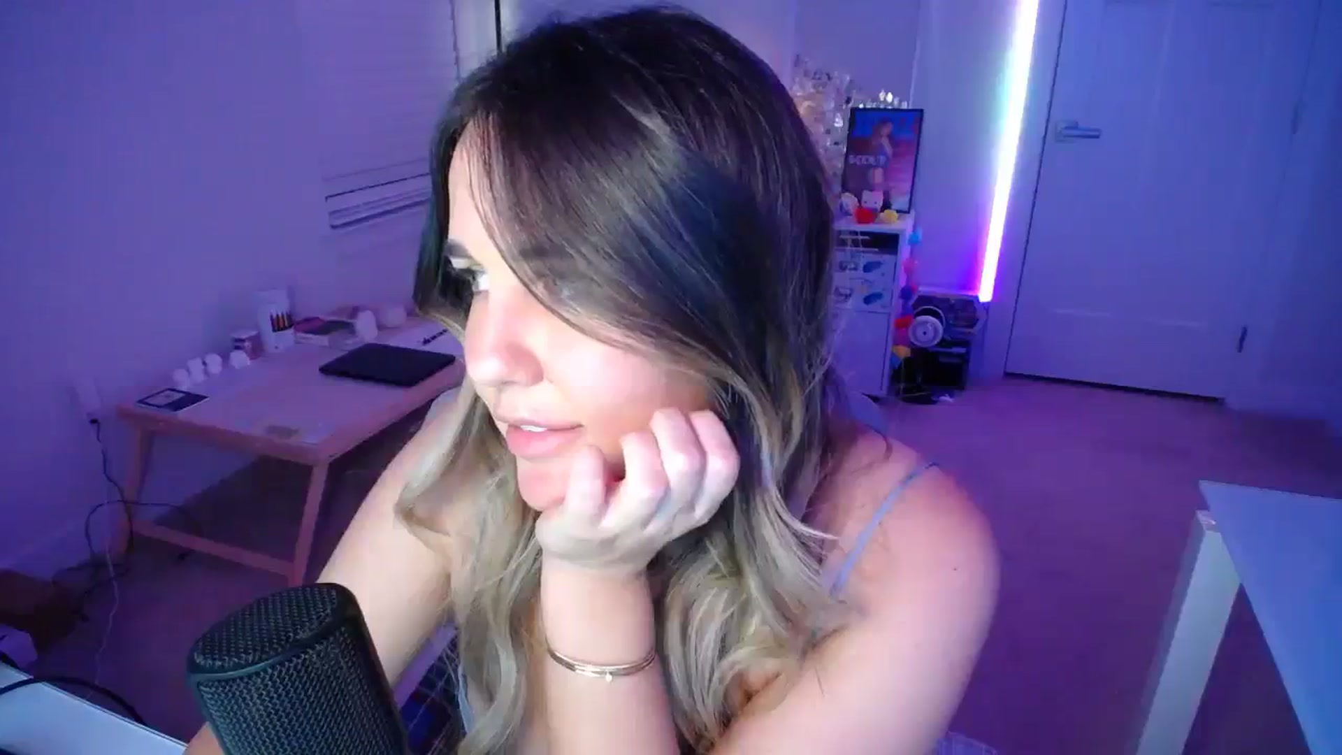 Gallery image thumbnail from Scout's myfreecams stream on, 09/27/2025, 04:18 image 10 of 20