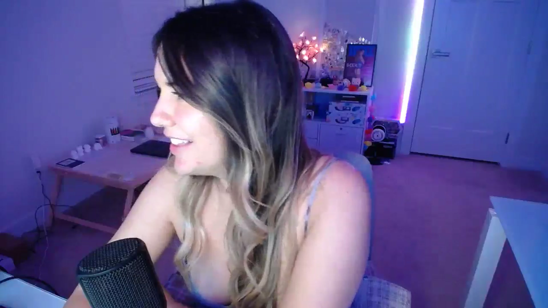 Gallery image thumbnail from Scout's myfreecams stream on, 09/27/2025, 04:18 image 4 of 20