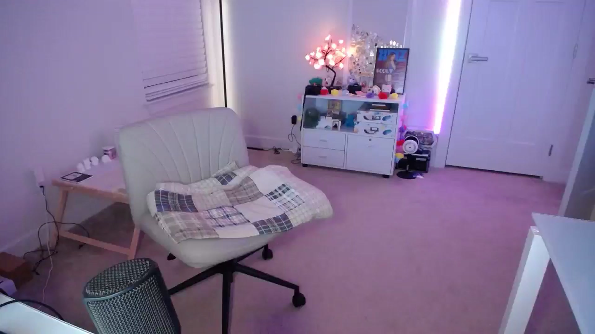 Gallery image thumbnail from Scout's myfreecams stream on, 09/27/2025, 04:18 image 7 of 20
