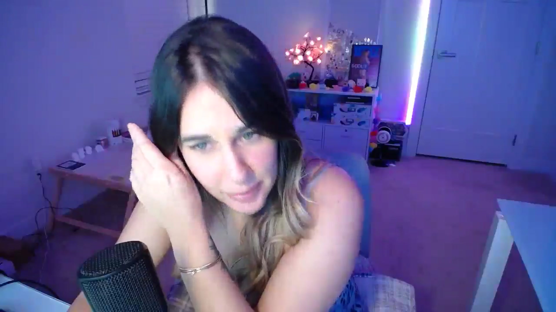 Gallery image thumbnail from Scout's myfreecams stream on, 09/27/2025, 04:18 image 3 of 20
