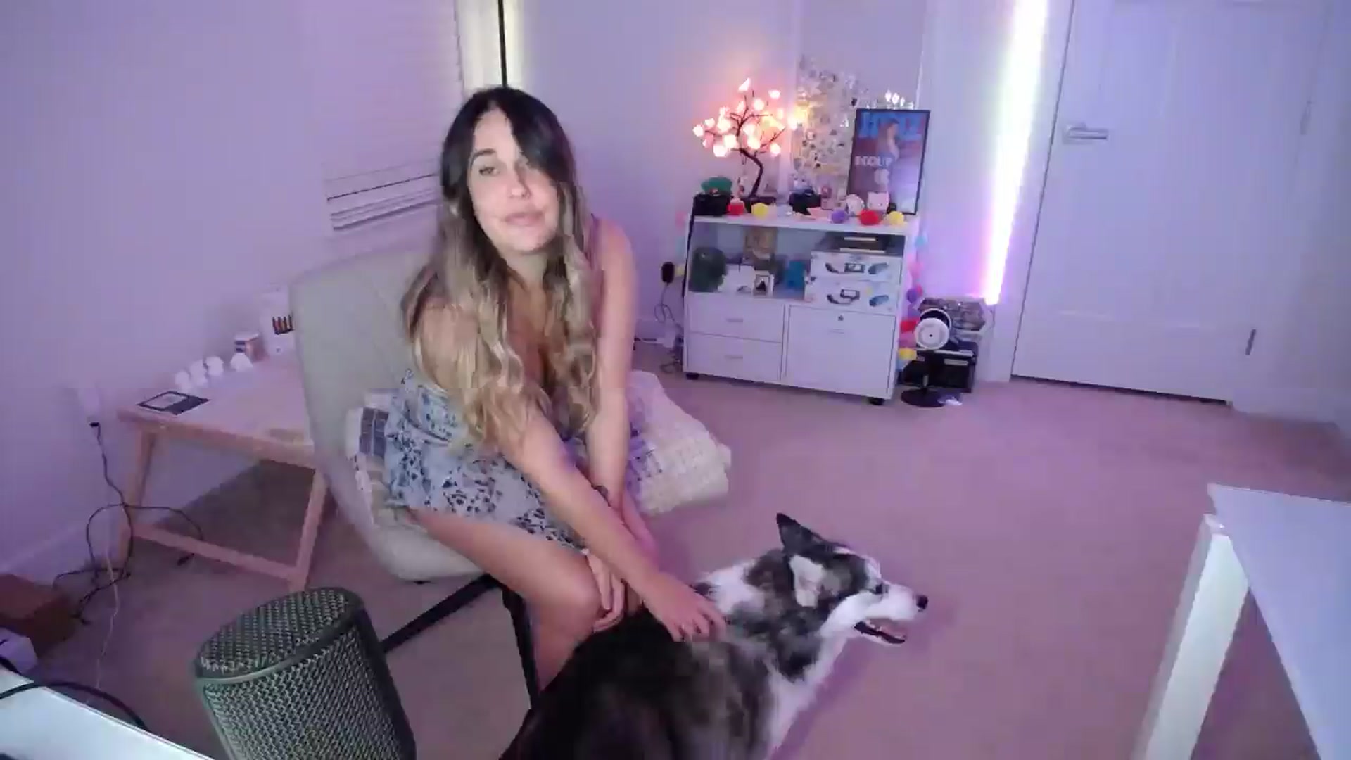Gallery image thumbnail from Scout's myfreecams stream on, 09/27/2025, 04:18 image 18 of 20