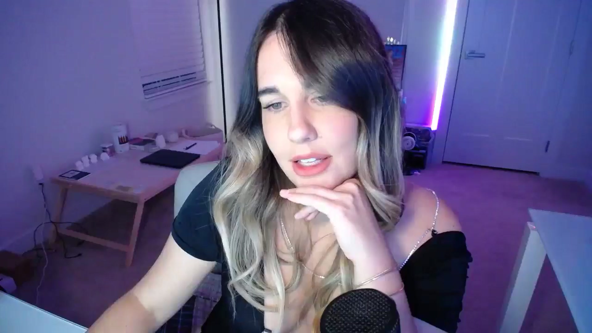 Gallery image thumbnail from Scout's myfreecams stream on, 10/02/2025, 24:00 image 14 of 20