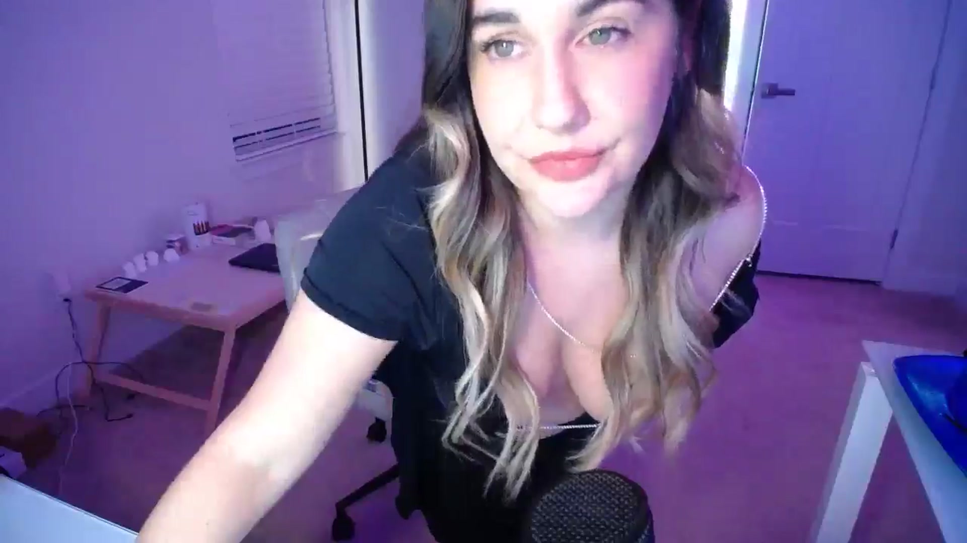 Gallery image thumbnail from Scout's myfreecams stream on, 10/02/2025, 24:00 image 18 of 20