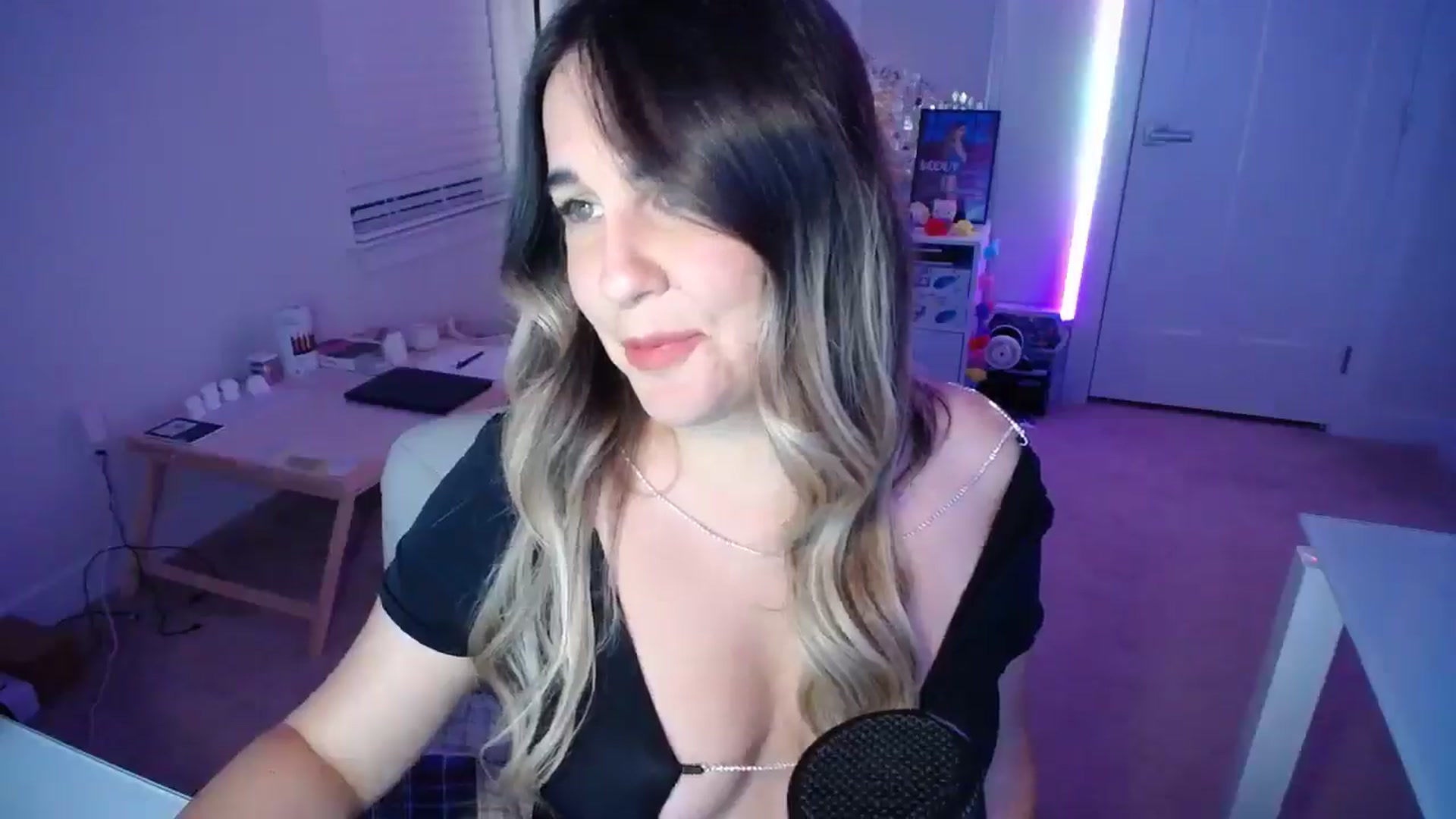 Gallery image thumbnail from Scout's myfreecams stream on, 10/02/2025, 24:00 image 16 of 20