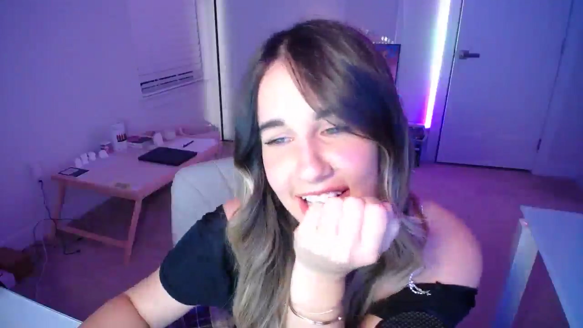 Gallery image thumbnail from Scout's myfreecams stream on, 10/02/2025, 02:06 image 17 of 20