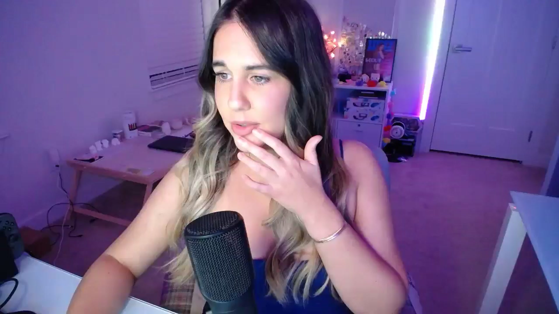 Gallery image thumbnail from Scout's myfreecams stream on, 10/12/2025, 03:09 image 1 of 20