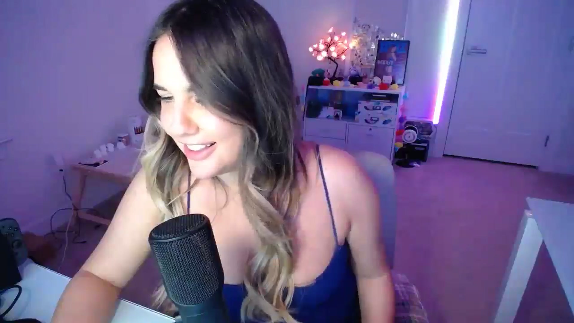 Gallery image thumbnail from Scout's myfreecams stream on, 10/12/2025, 03:09 image 11 of 20