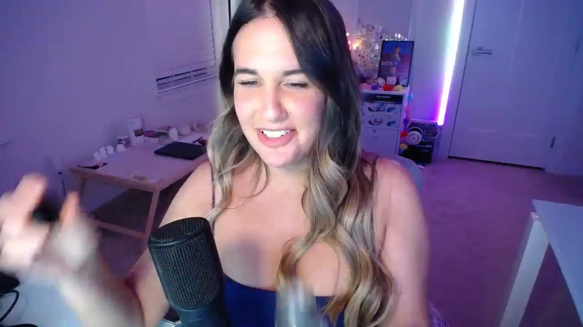 Gallery image thumbnail from Scout's myfreecams stream on, 10/12/2025, 03:09 image 10 of 20