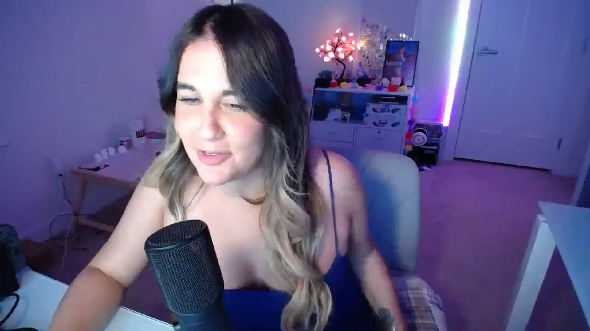 Gallery image thumbnail from Scout's myfreecams stream on, 10/12/2025, 03:09 image 6 of 20
