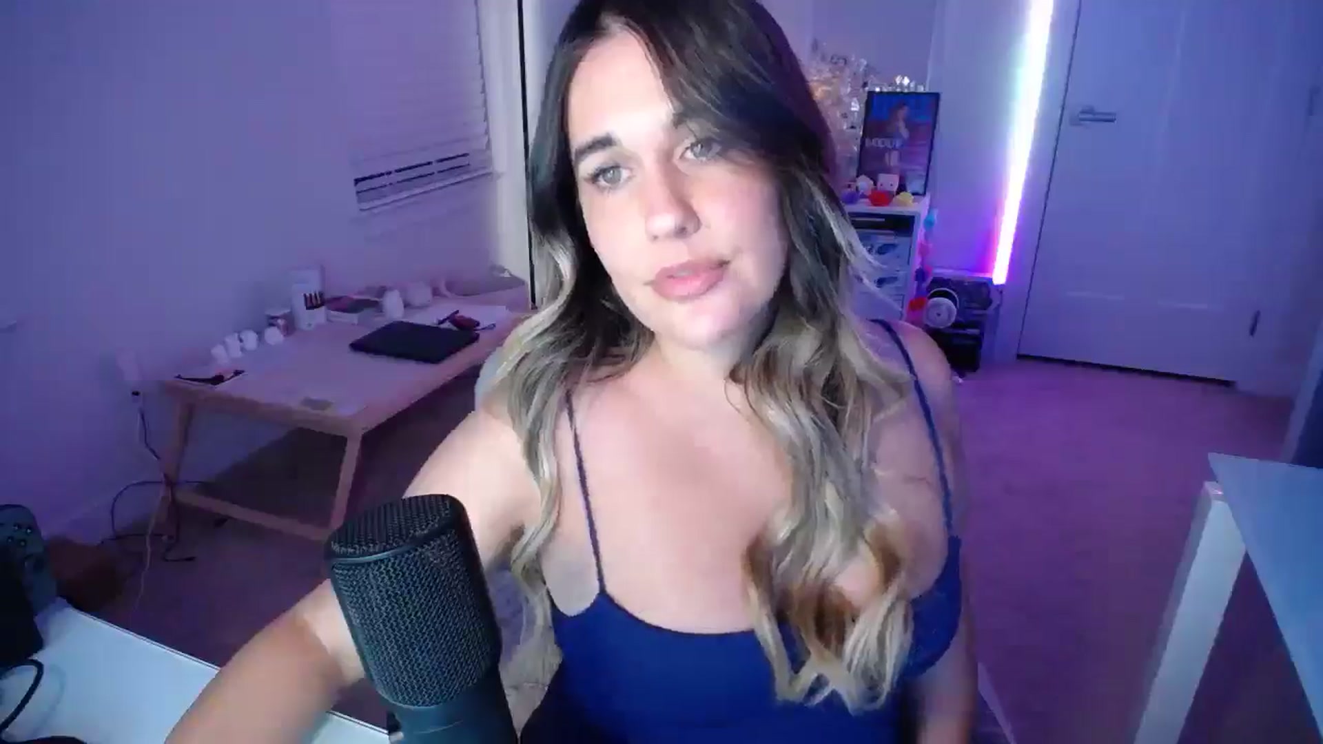 Gallery image thumbnail from Scout's myfreecams stream on, 10/12/2025, 03:09 image 4 of 20