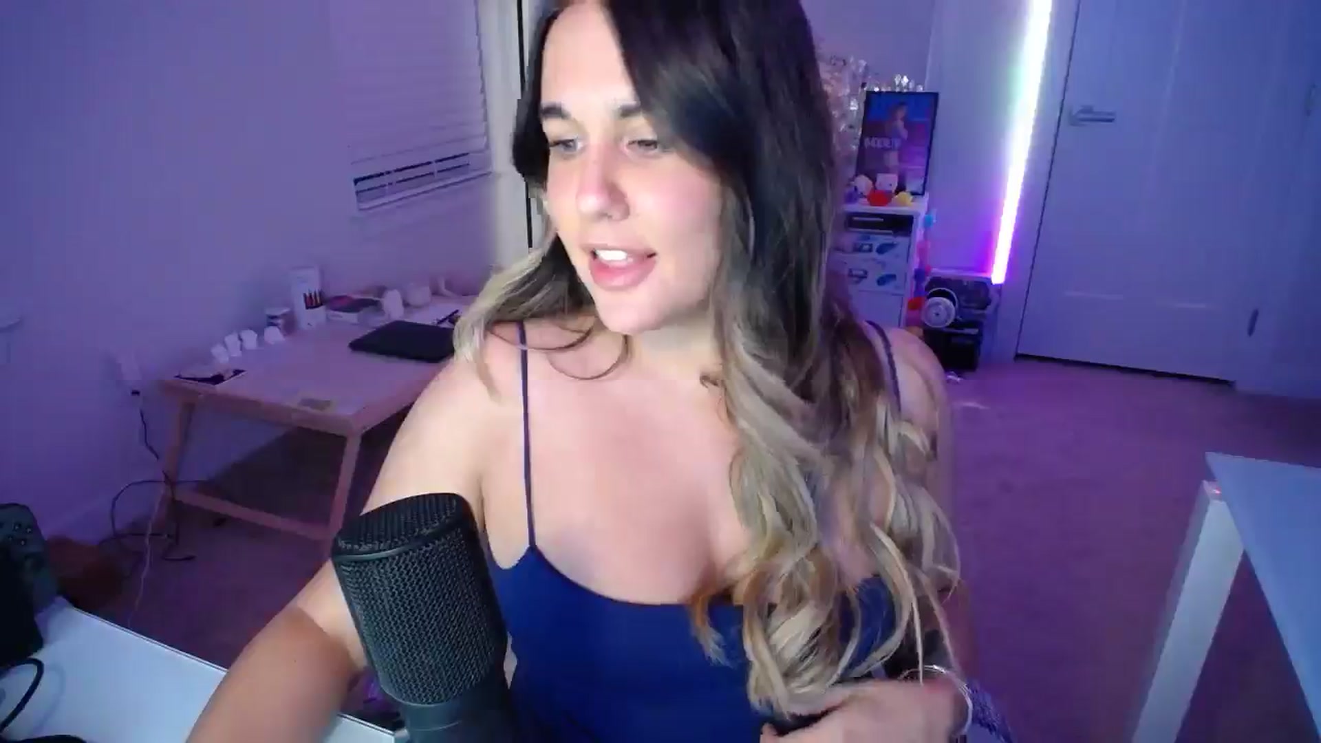 Gallery image thumbnail from Scout's myfreecams stream on, 10/12/2025, 03:09 image 9 of 20