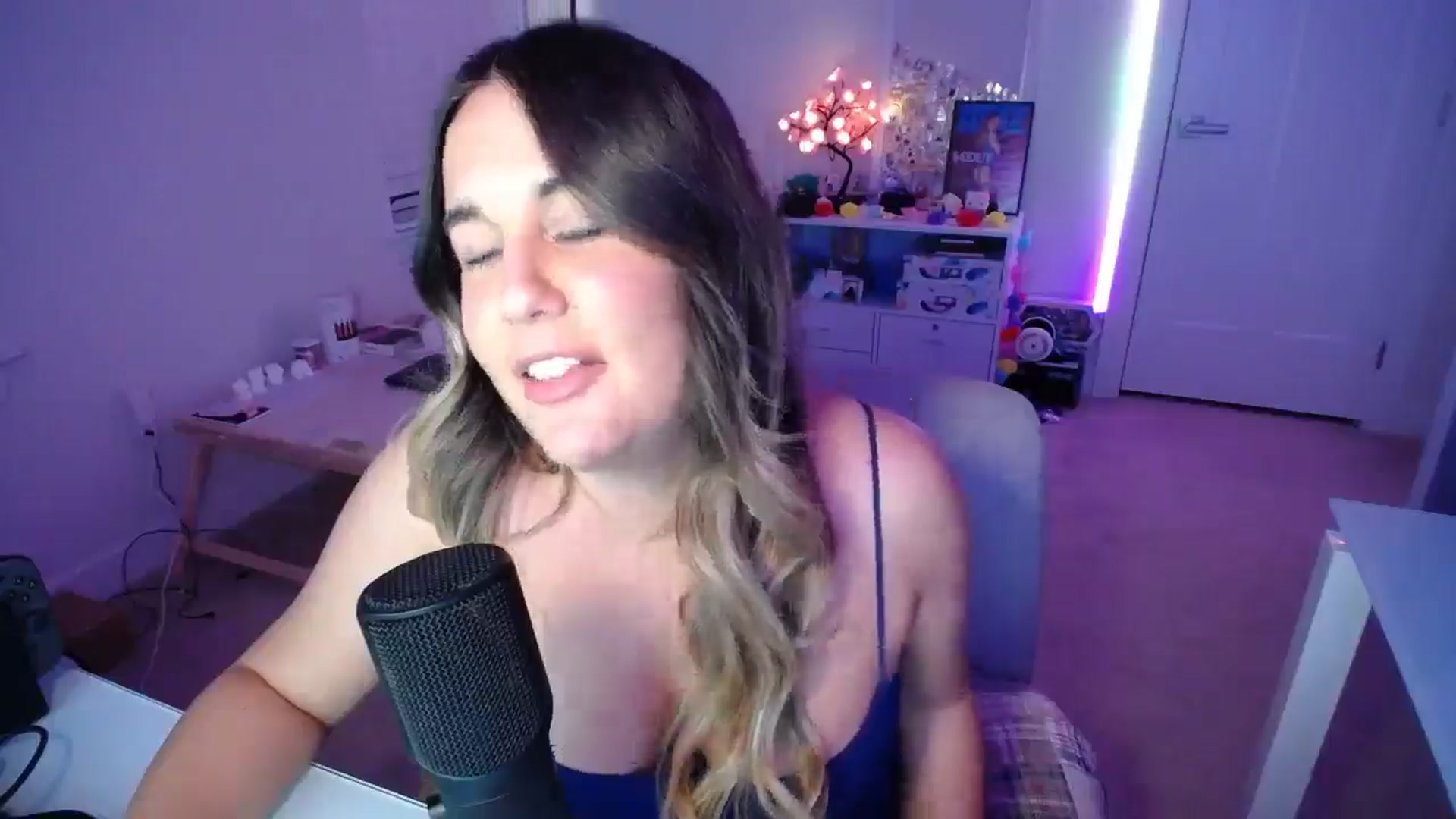 Gallery image thumbnail from Scout's myfreecams stream on, 10/12/2025, 03:09 image 5 of 20
