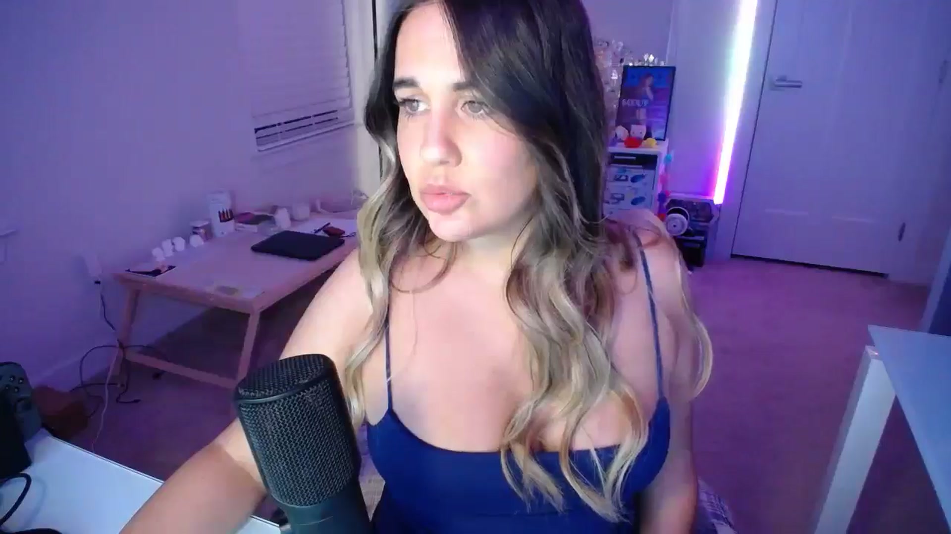 Gallery image thumbnail from Scout's myfreecams stream on, 10/12/2025, 03:09 image 3 of 20