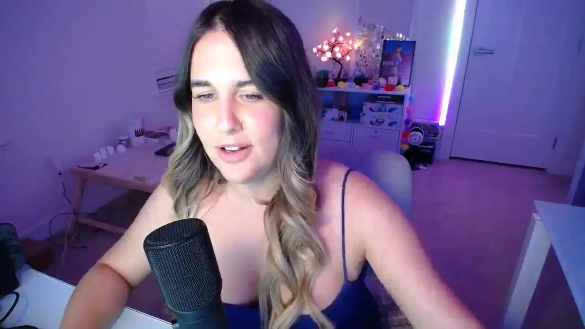Gallery image thumbnail from Scout's myfreecams stream on, 10/12/2025, 03:09 image 7 of 20