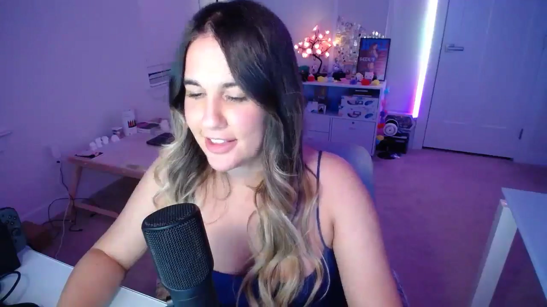 Gallery image thumbnail from Scout's myfreecams stream on, 10/12/2025, 03:09 image 13 of 20