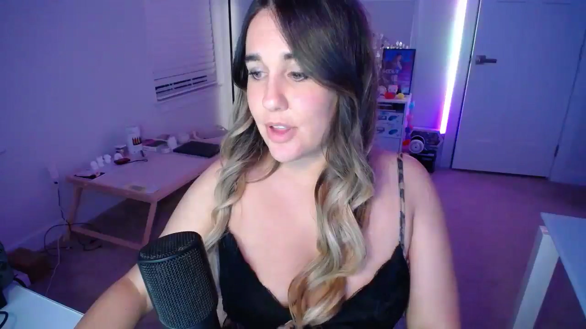 Gallery image thumbnail from Scout's myfreecams stream on, 10/16/2025, 03:09 image 15 of 20