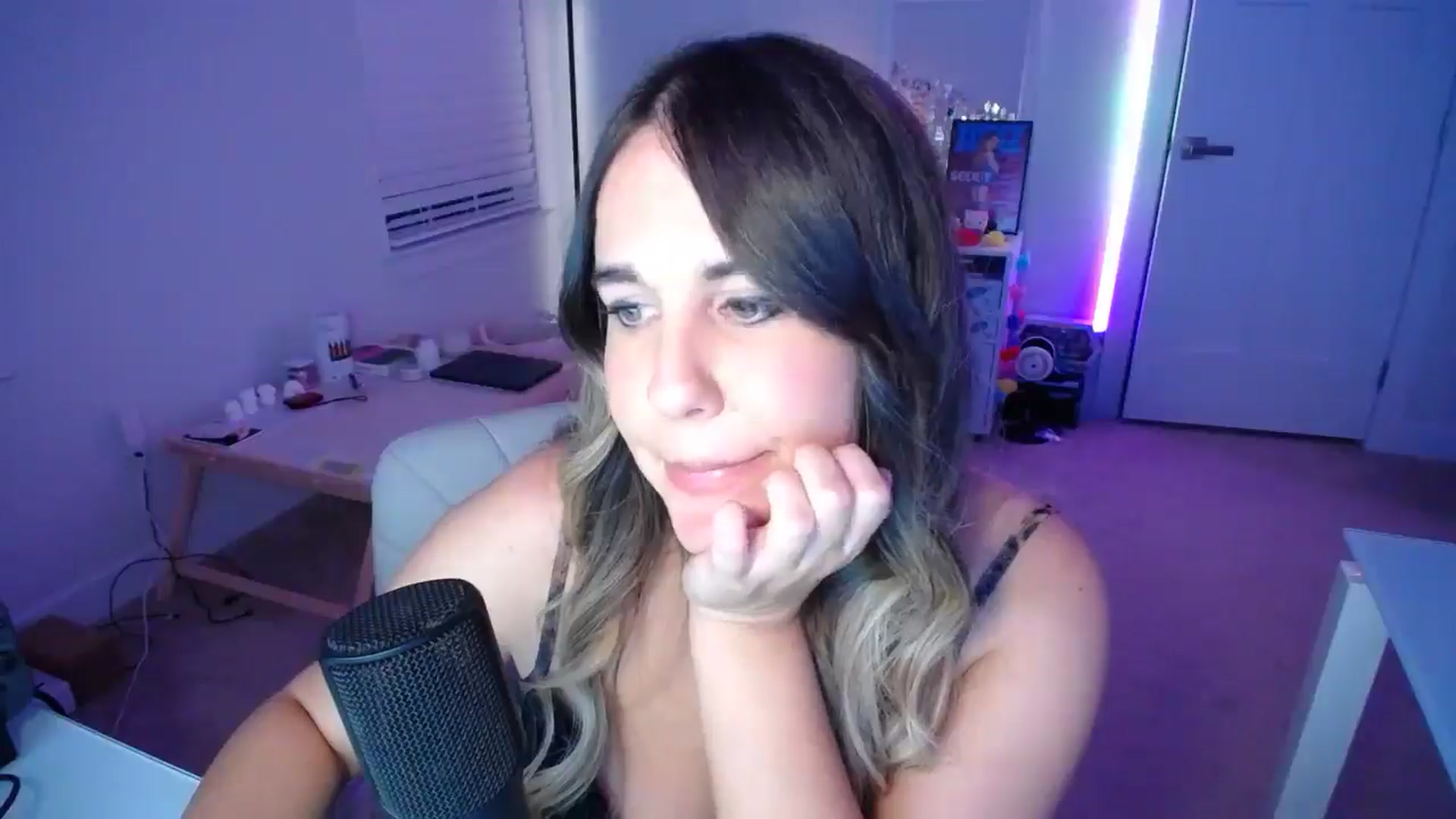 Gallery image thumbnail from Scout's myfreecams stream on, 10/16/2025, 03:09 image 8 of 20