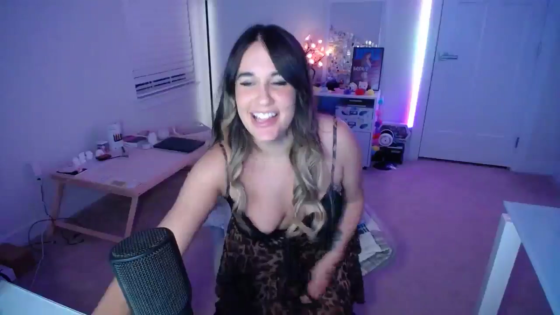 Gallery image thumbnail from Scout's myfreecams stream on, 10/16/2025, 03:09 image 6 of 20