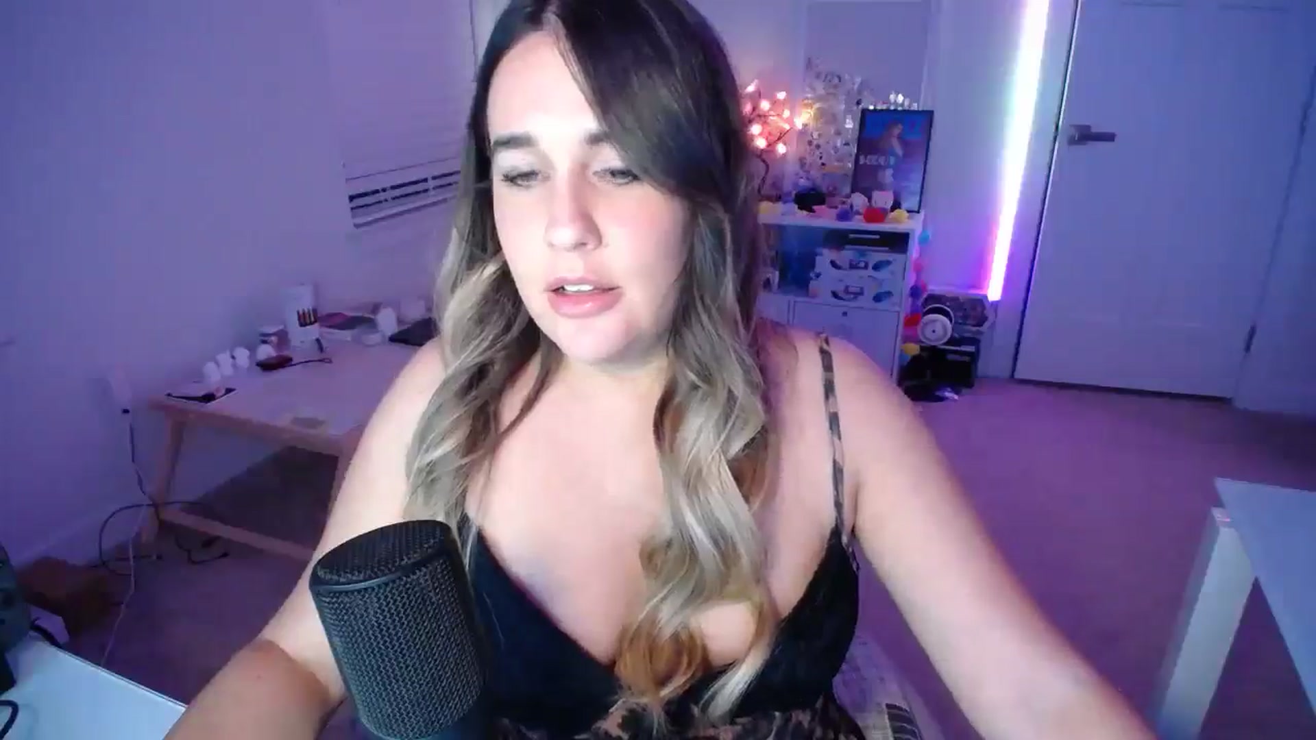 Gallery image thumbnail from Scout's myfreecams stream on, 10/16/2025, 03:09 image 16 of 20