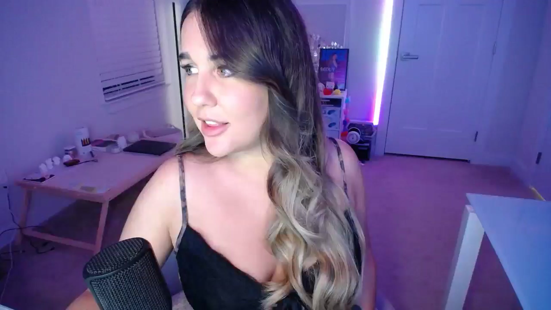 Gallery image thumbnail from Scout's myfreecams stream on, 10/16/2025, 03:09 image 1 of 20