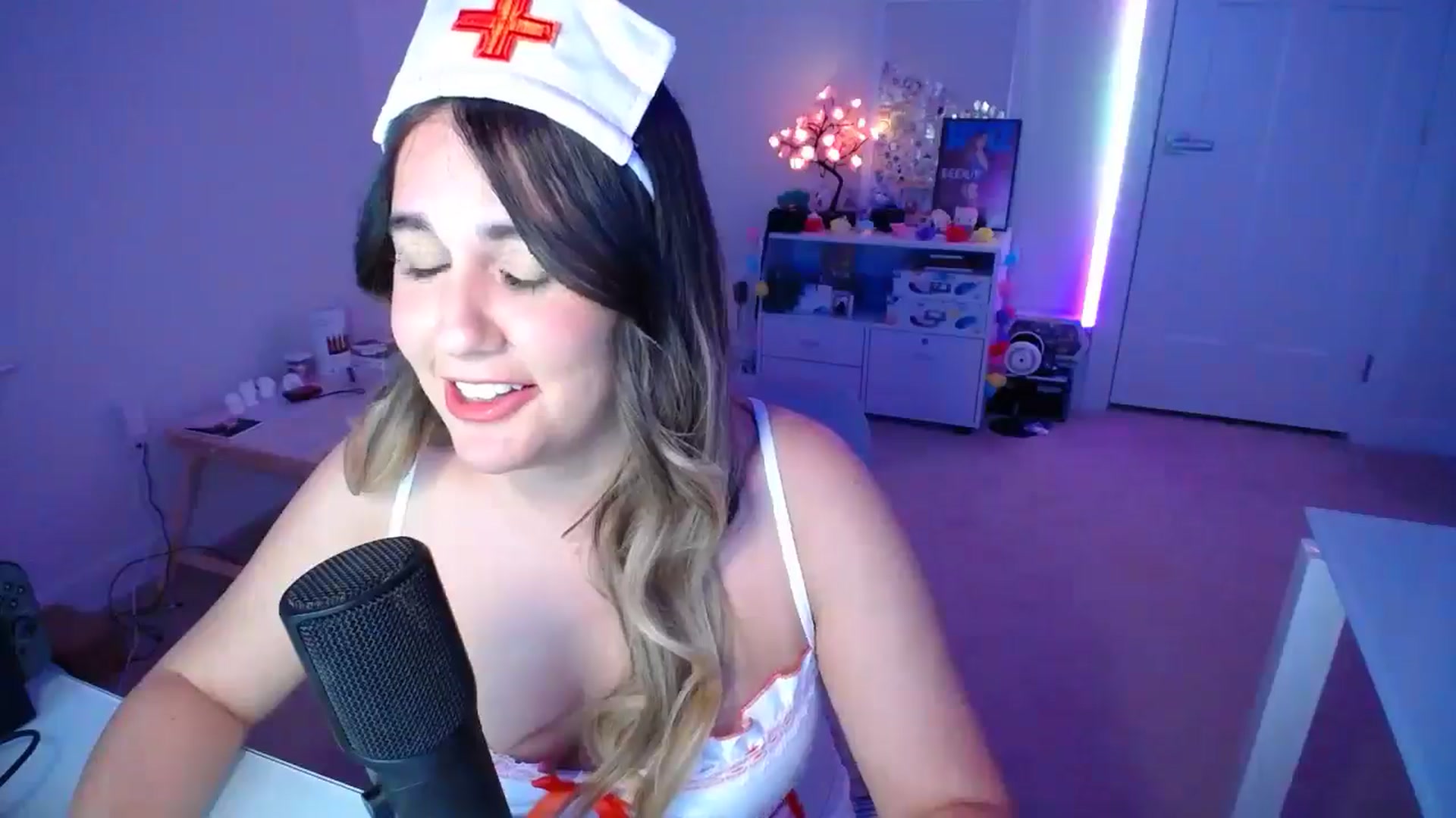Gallery image thumbnail from Scout's myfreecams stream on, 10/23/2025, 03:08 image 10 of 20