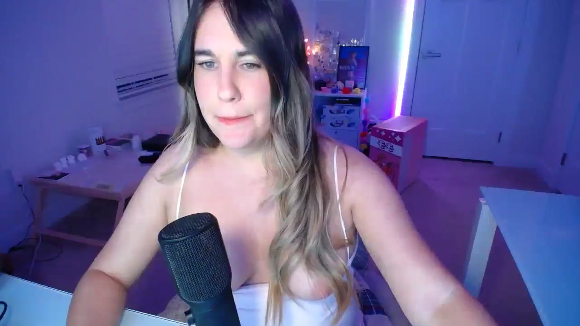 Gallery image thumbnail from Scout's myfreecams stream on, 11/02/2025, 03:45 image 11 of 20