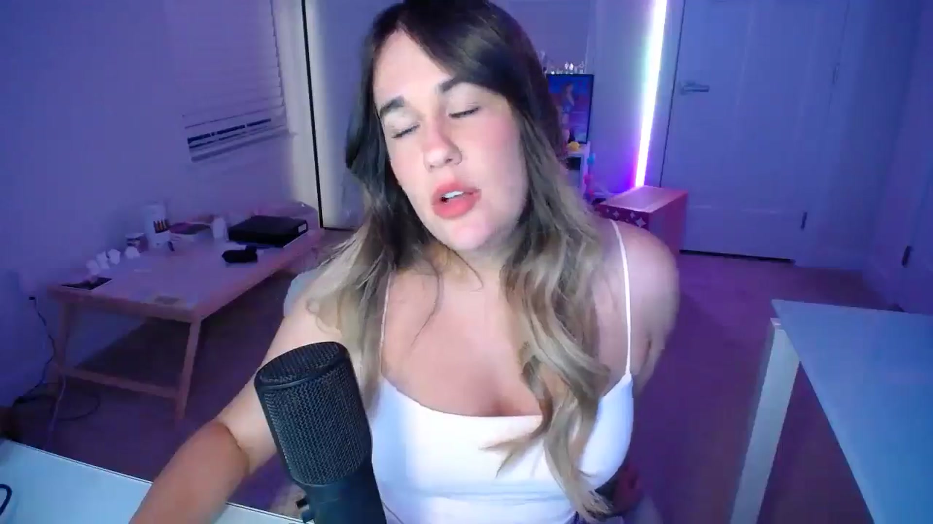 Gallery image thumbnail from Scout's myfreecams stream on, 11/02/2025, 03:45 image 9 of 20