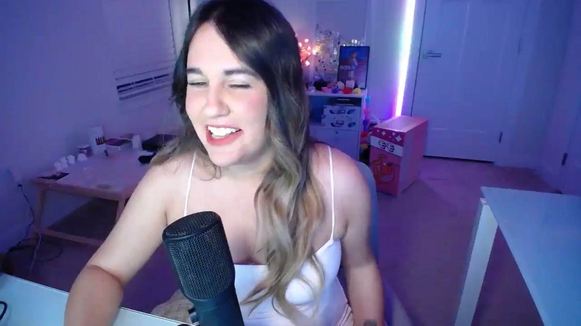 Gallery image thumbnail from Scout's myfreecams stream on, 11/02/2025, 03:45 image 3 of 20