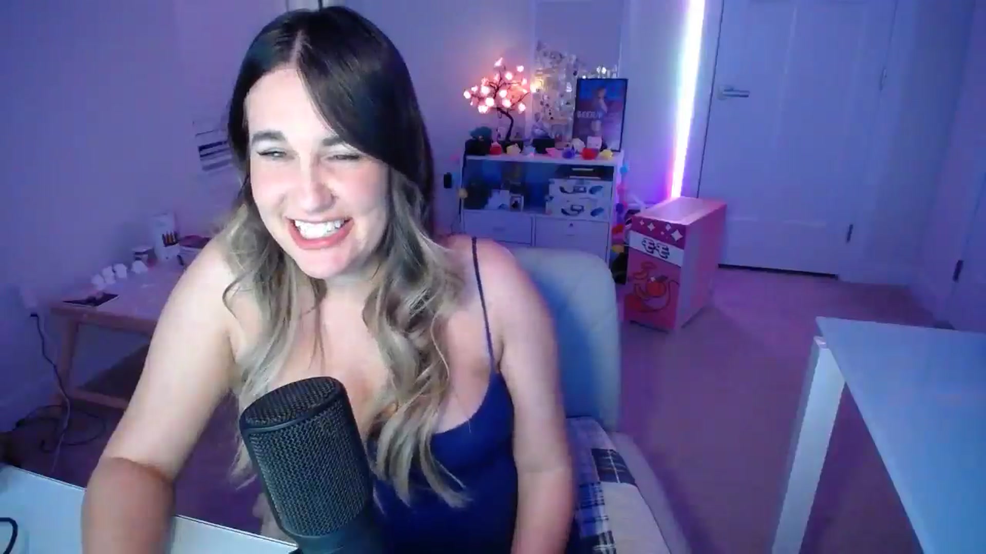 Gallery image thumbnail from Scout's myfreecams stream on, 11/03/2025, 03:44 image 7 of 20