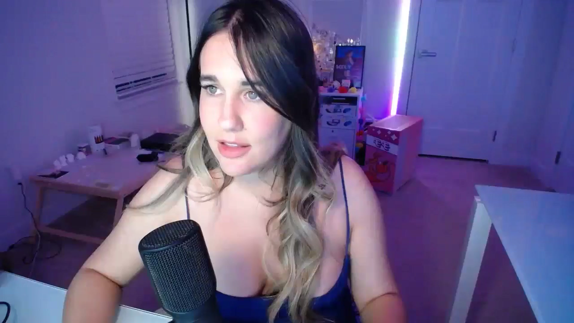 Gallery image thumbnail from Scout's myfreecams stream on, 11/03/2025, 03:44 image 19 of 20