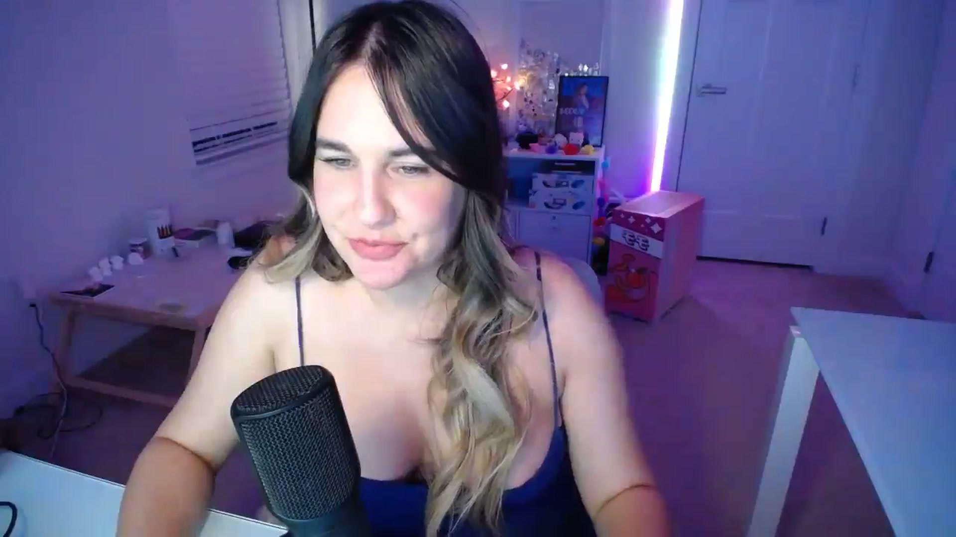 Gallery image thumbnail from Scout's myfreecams stream on, 11/03/2025, 03:44 image 16 of 20